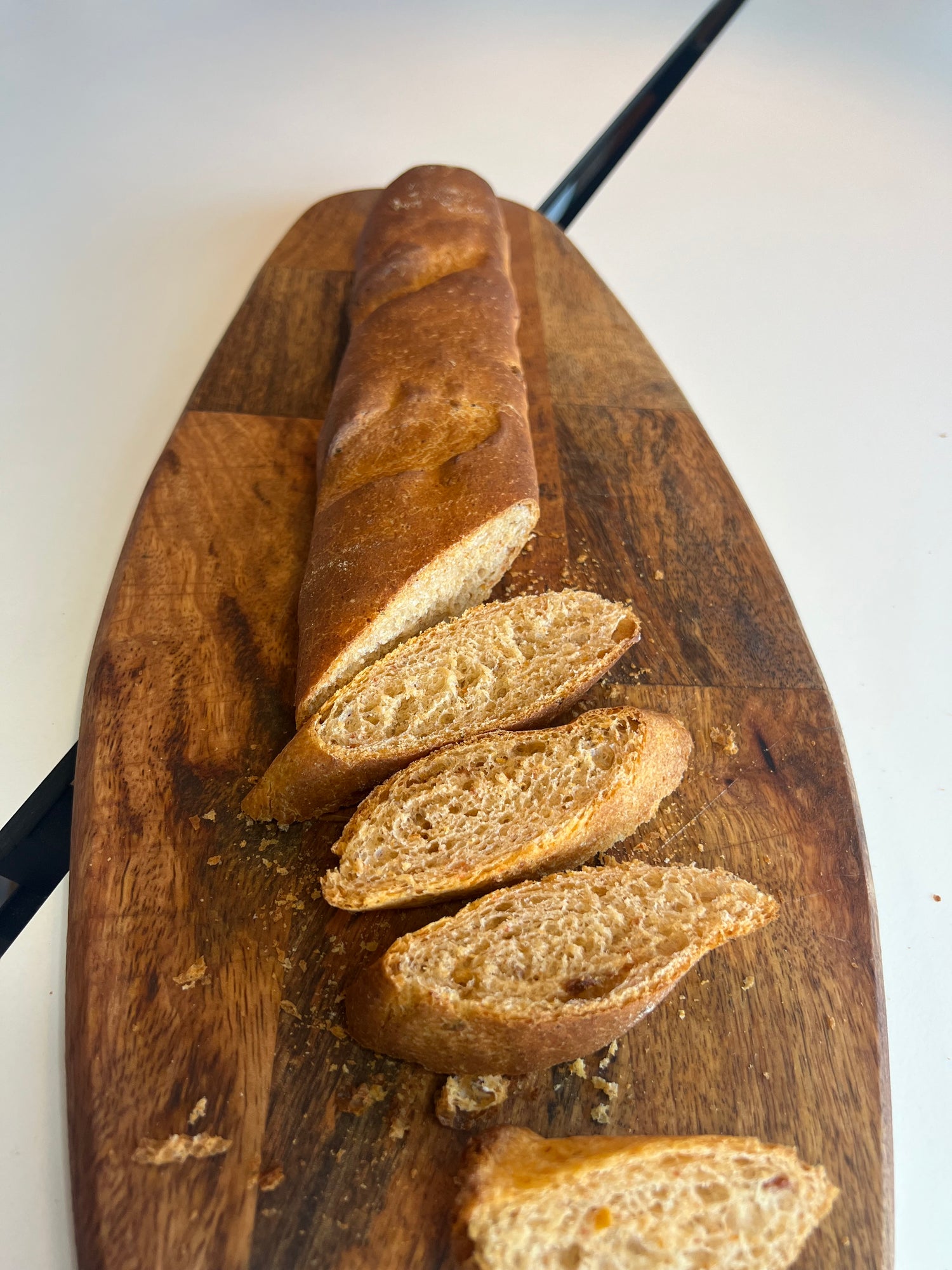 Langbrauð með hvítlauk og sólþurkuðum tómötum