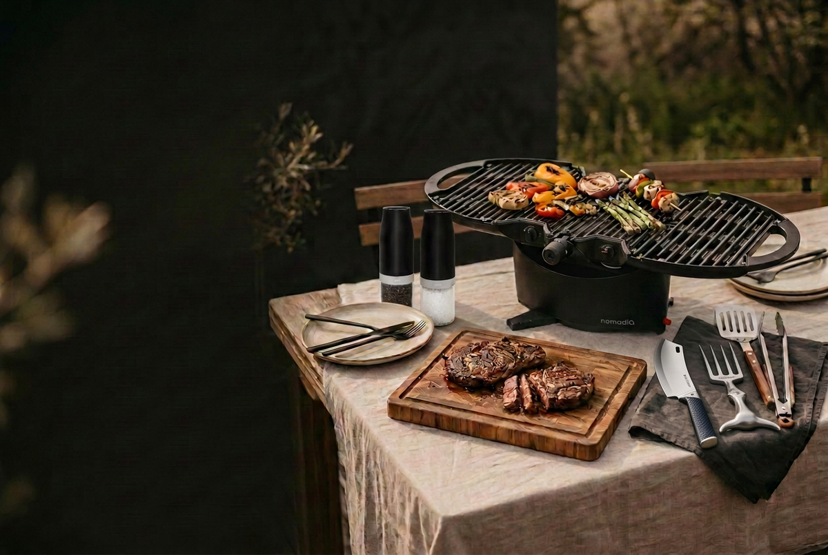 Breið mynd með Steak Champ BBQ Pro-hníf og BULL FORK-kjötgaffli